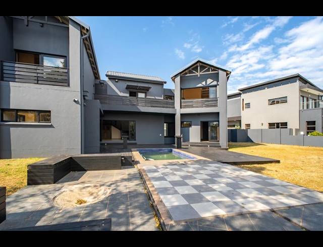 4 BEDROOM HOUSE FOR SALE IN COPPERLEAF ESTATE